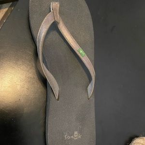 Sanuk flip flop